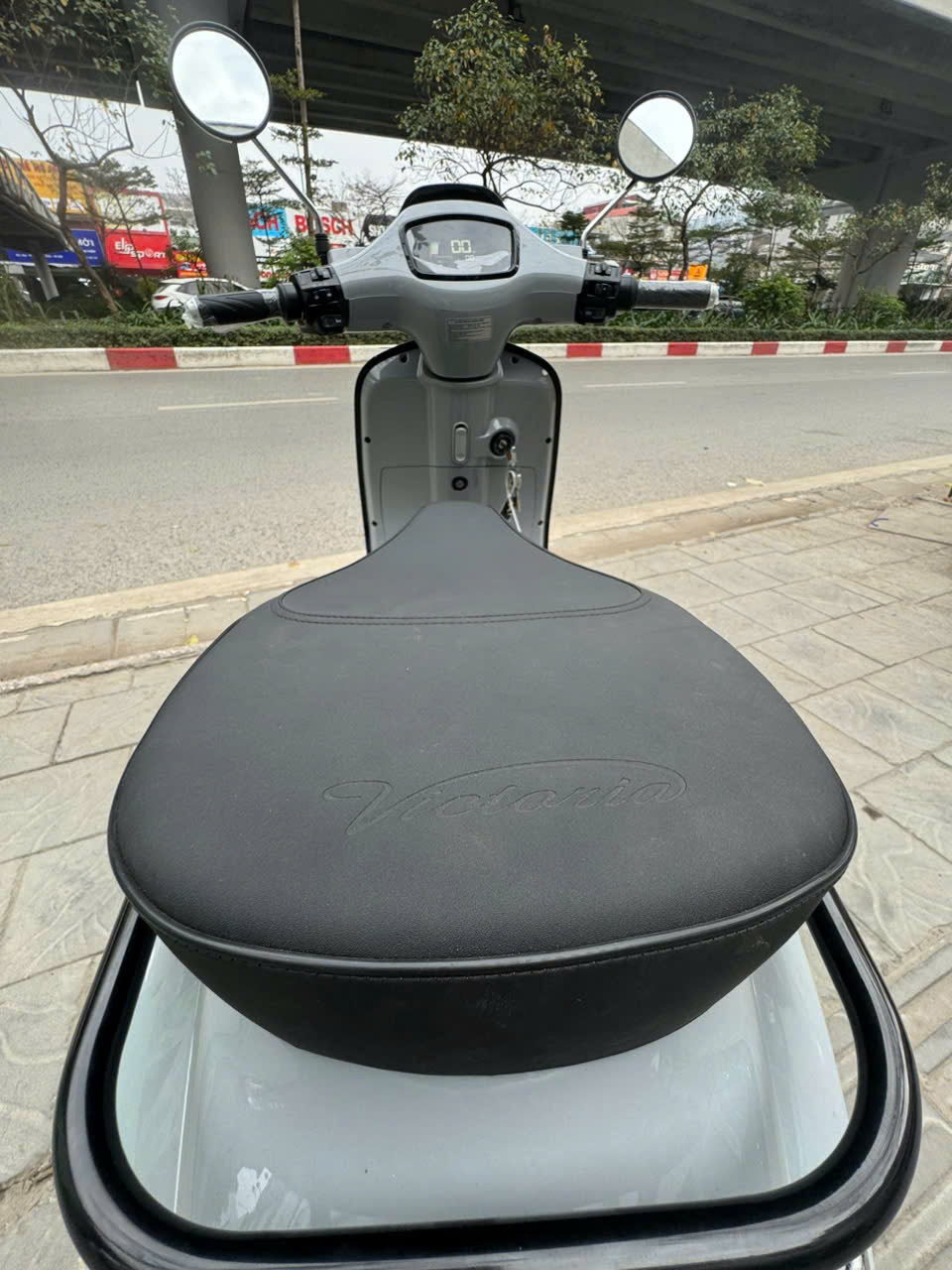 Lái Victoria Viral Pro như đang đi giữa trời Âu