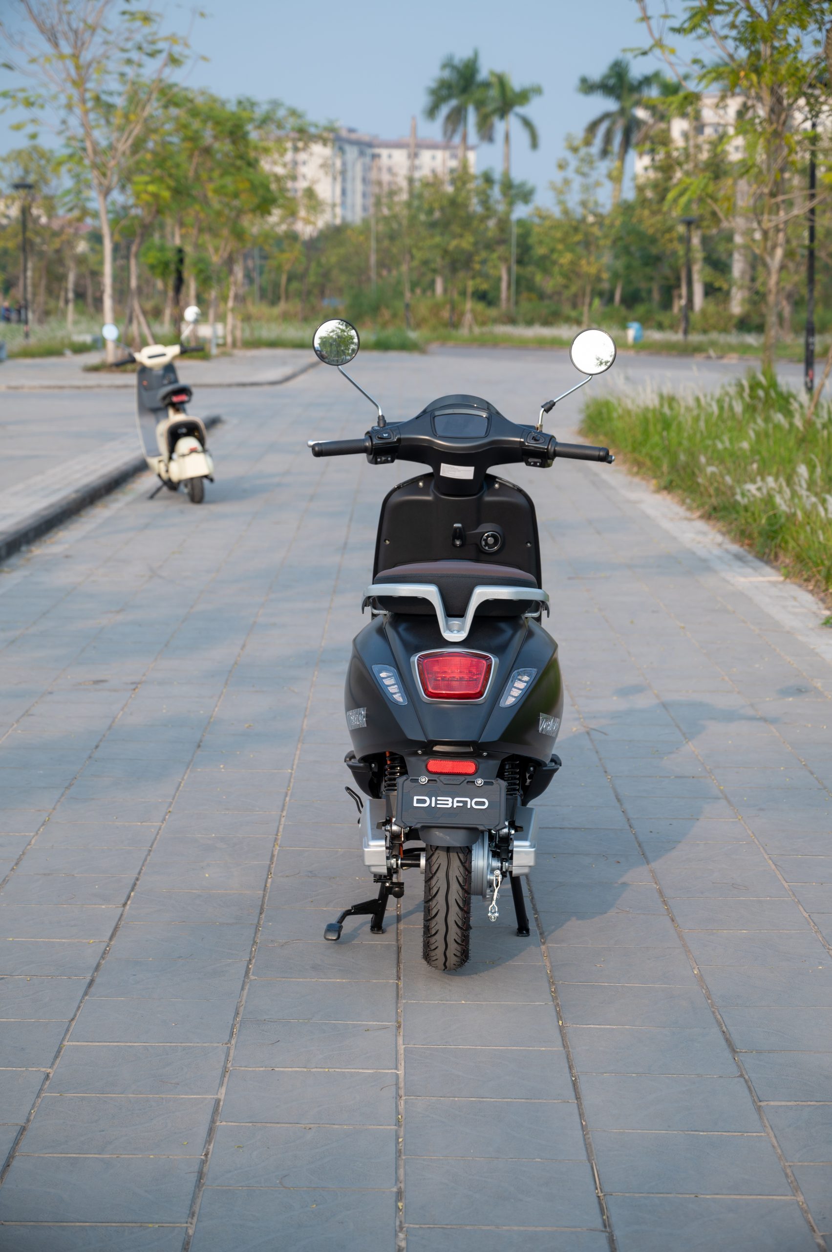 Một lần sạc đi gần trăm cây số